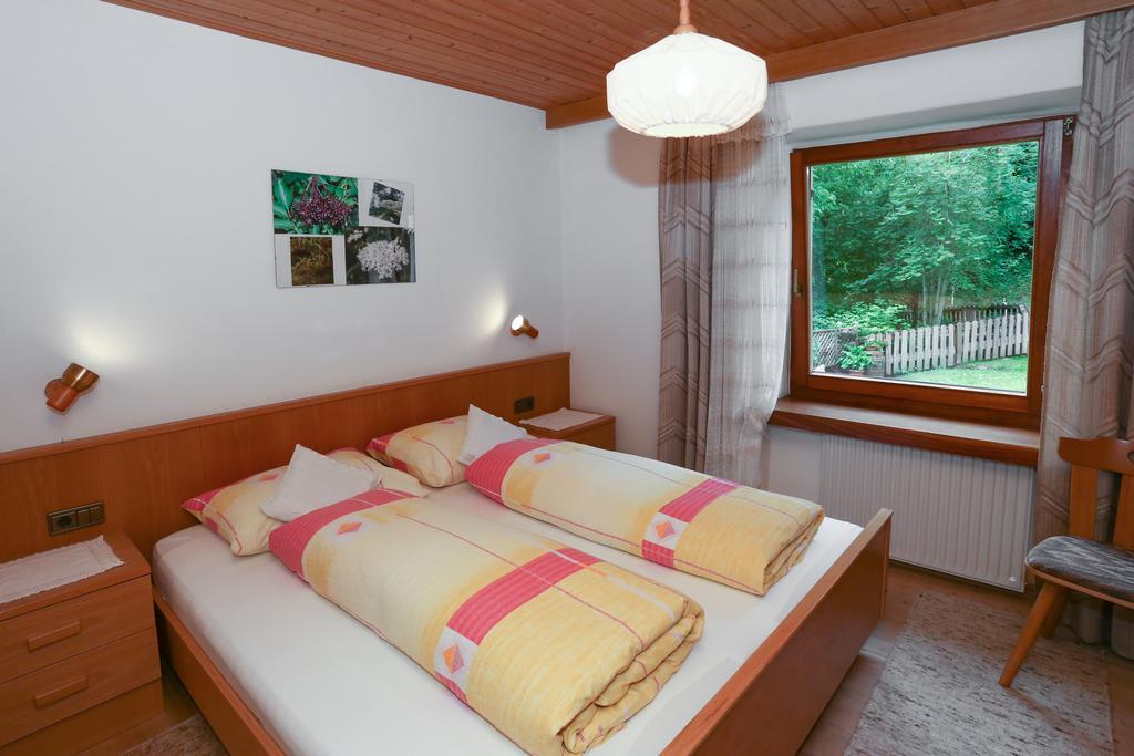 Ferienwohnung Bauernof Mittermüller Feldthurns Zimmer foto